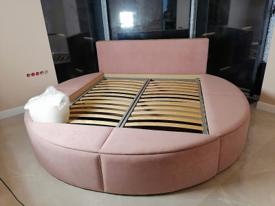 Кровать "Круглая" розовая 70.000.руб.